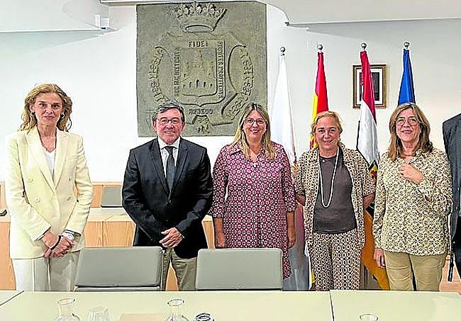 Los integrantes del Consejo se reunieron con la alcaldesa.