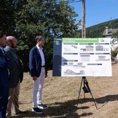Los autoridades, en El Rasillo de Cameros, durante la presentación de las VPO.