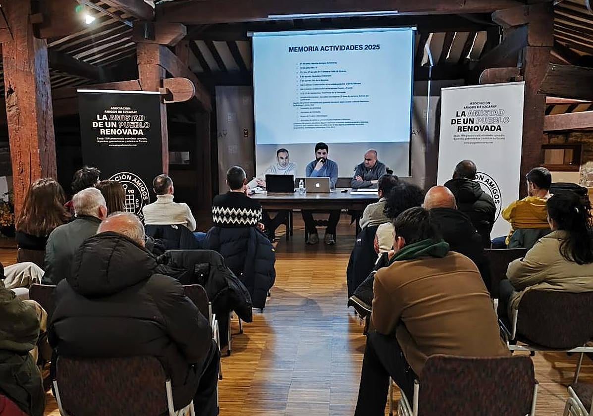 Última reunión celebrada de la asociación de Amigos de Ezcaray para la presentación de sus actividades.