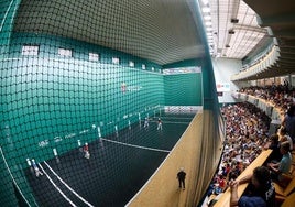 Imagen de un partido del Mundial sub'22 celebrado en el frontón Labrit de Pamplona.