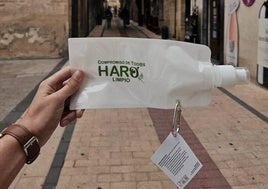 Botellas para aplicar desinfectante sobre las micciones de las mascotas.