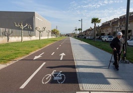 El carril ciclopeatonal de Lardero, a su paso por Villa Patro.
