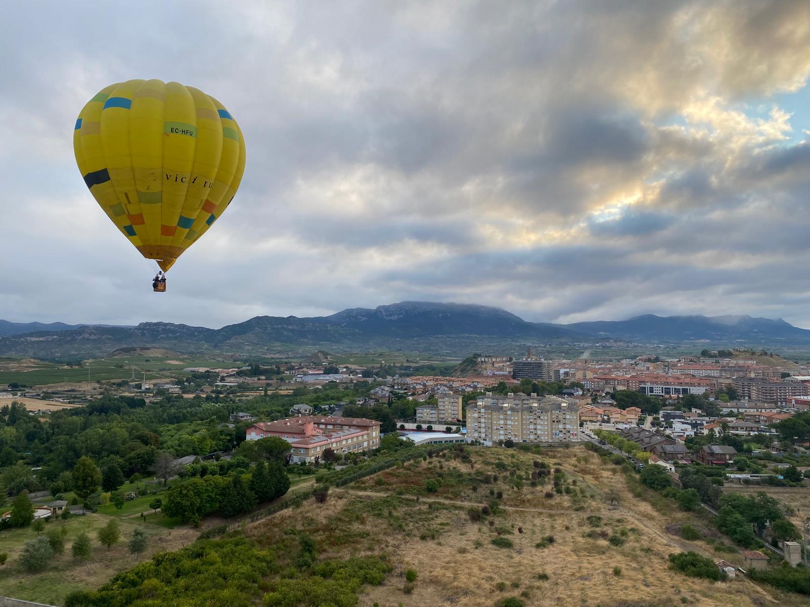 Los globos convierten el cielo de Haro y su comarca en una fiesta