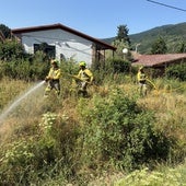 Bomberos forestales durante unas prácticas en Ezcaray.
