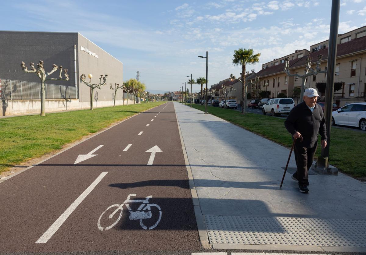 El carril ciclopeatonal de Lardero, a su paso por Villa Patro.