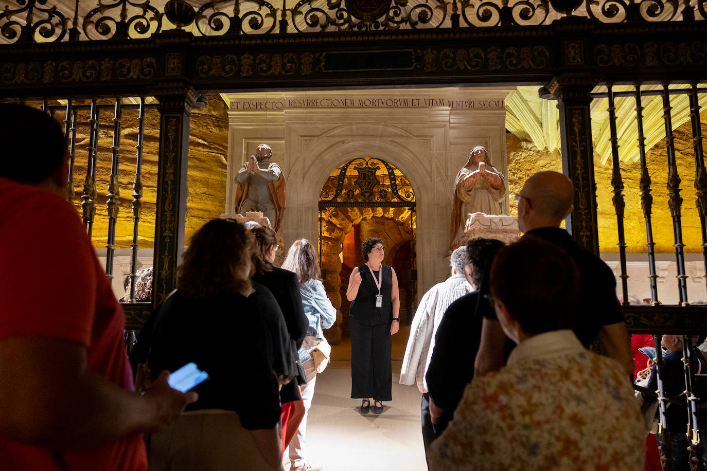 Las imágenes de las visitas nocturnas en el monasterio de Santa María la Real de Nájera