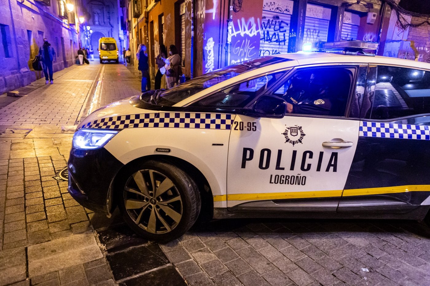 Imagen de archivo de un coche patrulla de la Policía Local de Logroño.