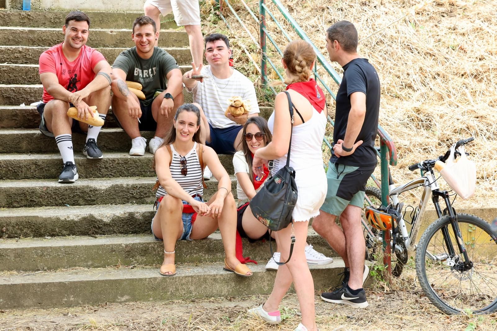 El lanzamiento del pan y el queso en Quel, en imágenes