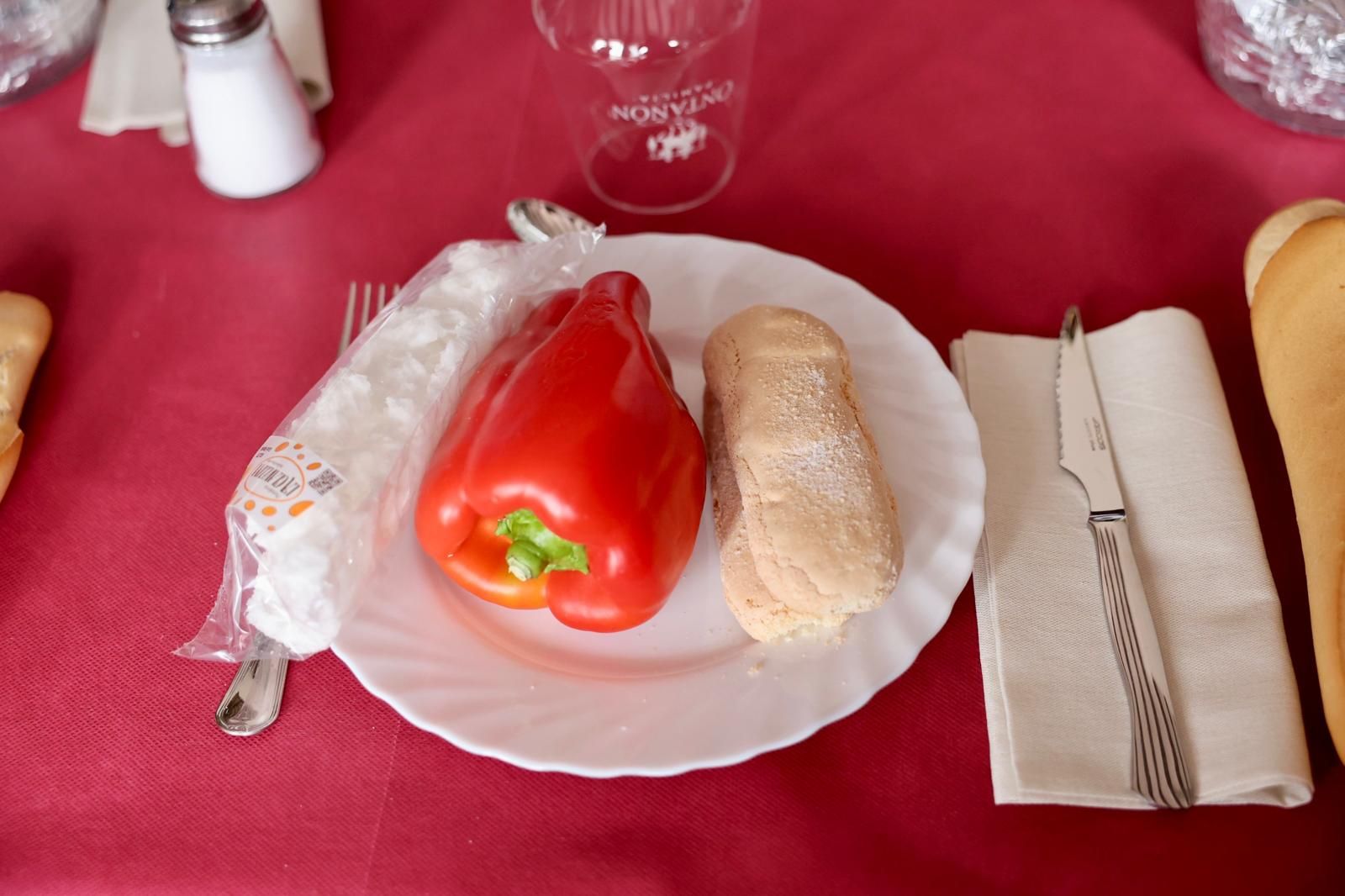 El lanzamiento del pan y el queso en Quel, en imágenes