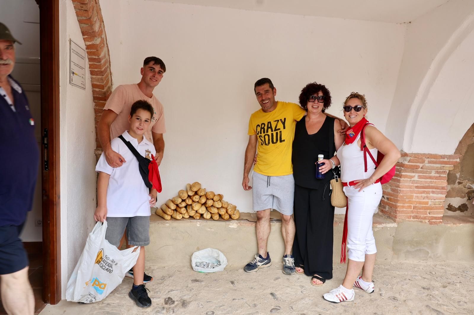 El lanzamiento del pan y el queso en Quel, en imágenes