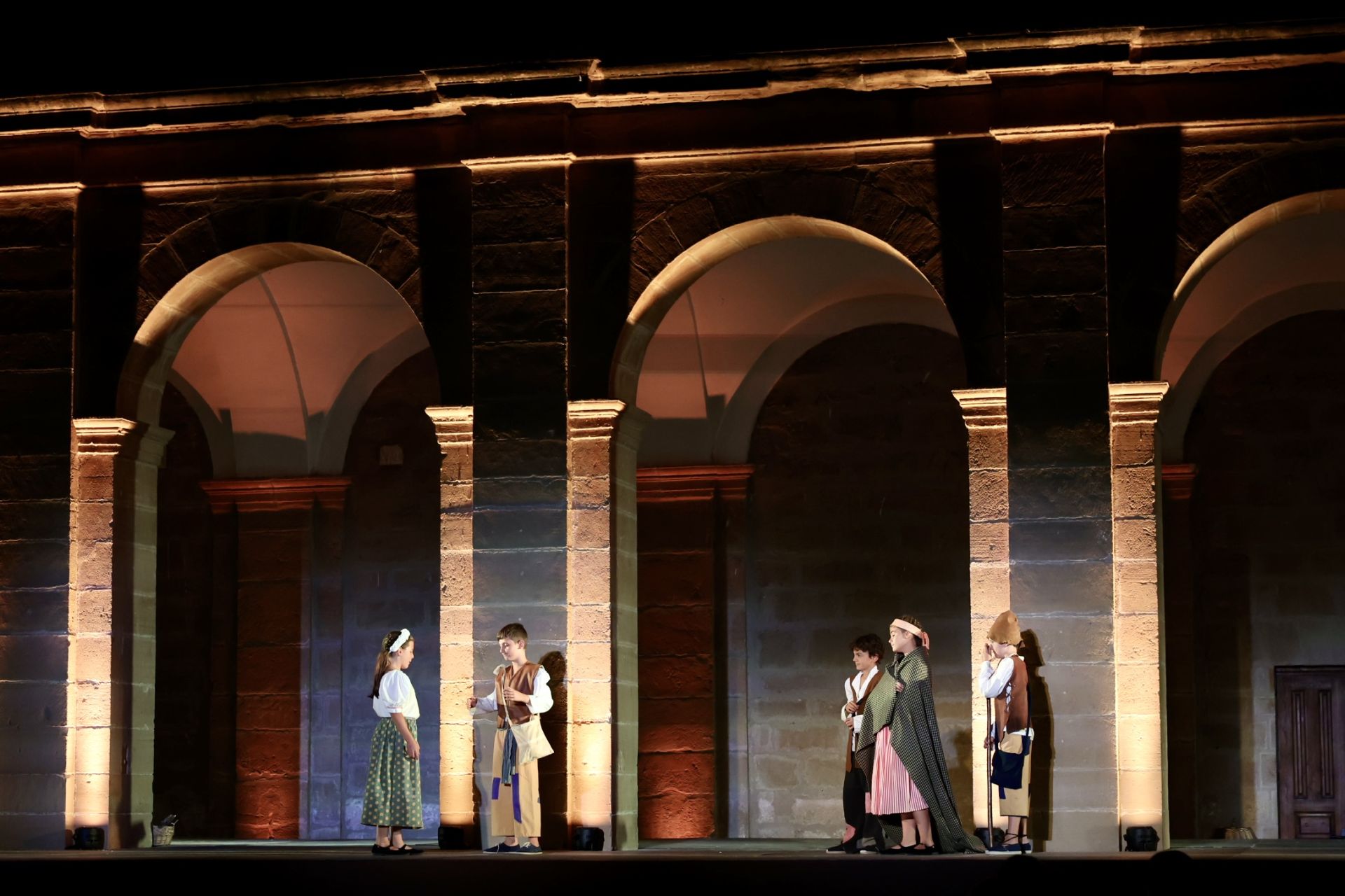 Los Milagros del Santo se representan para autoridades, peregrinos y ancianos del Hospital del Santo