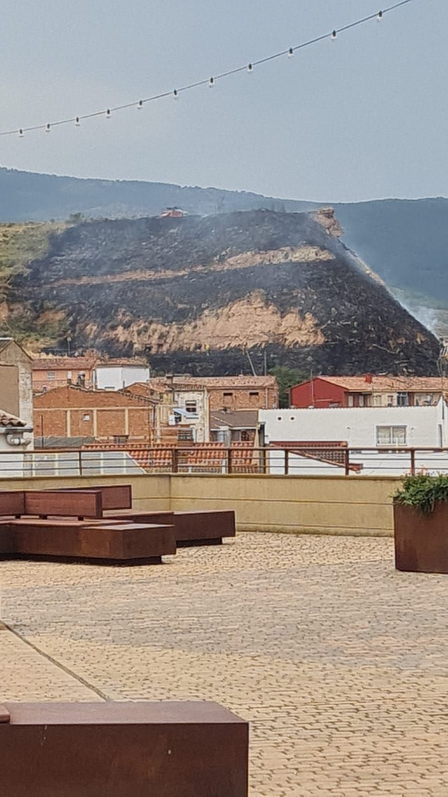 Fuego en las laderas cercanas a Albelda