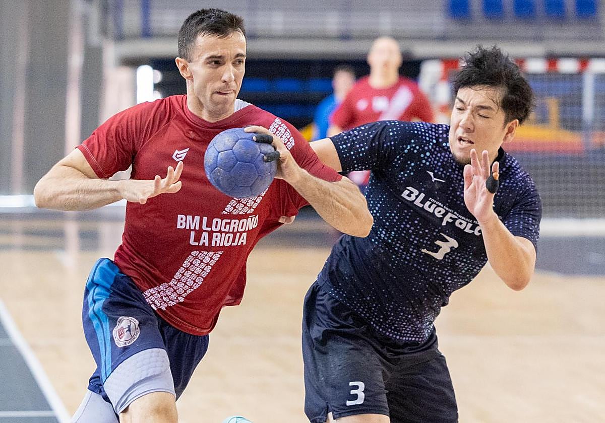 David Cadarso, en el partido ante el Toyoda Gosei Blue Falcons,