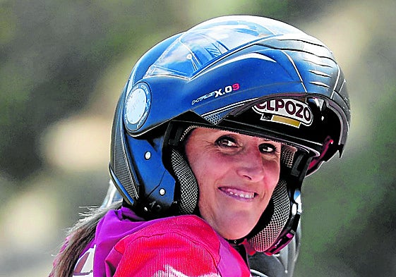 Marian Jalle, como moto-pizarra de la Vuelta.