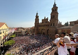 El lanzamiento del cohete ha marcado el inicio de las fiestas alfareñas