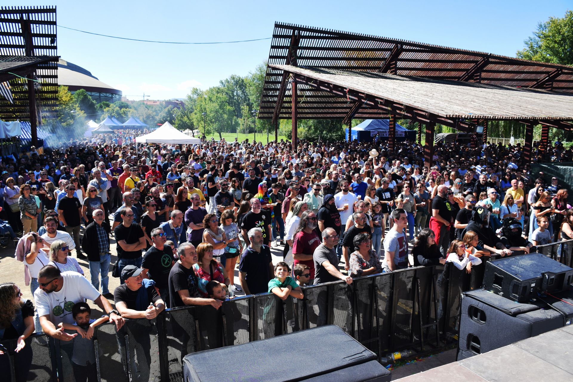 Público en el Espacio Peñas en las fiestas de San Mateo 2023.