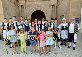 Grupo de danzas Puente Moros de Alcanadre, ayer.