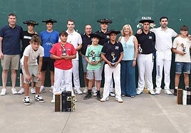 Foto de familia de los protagonistas del torneo de Ezcaray.
