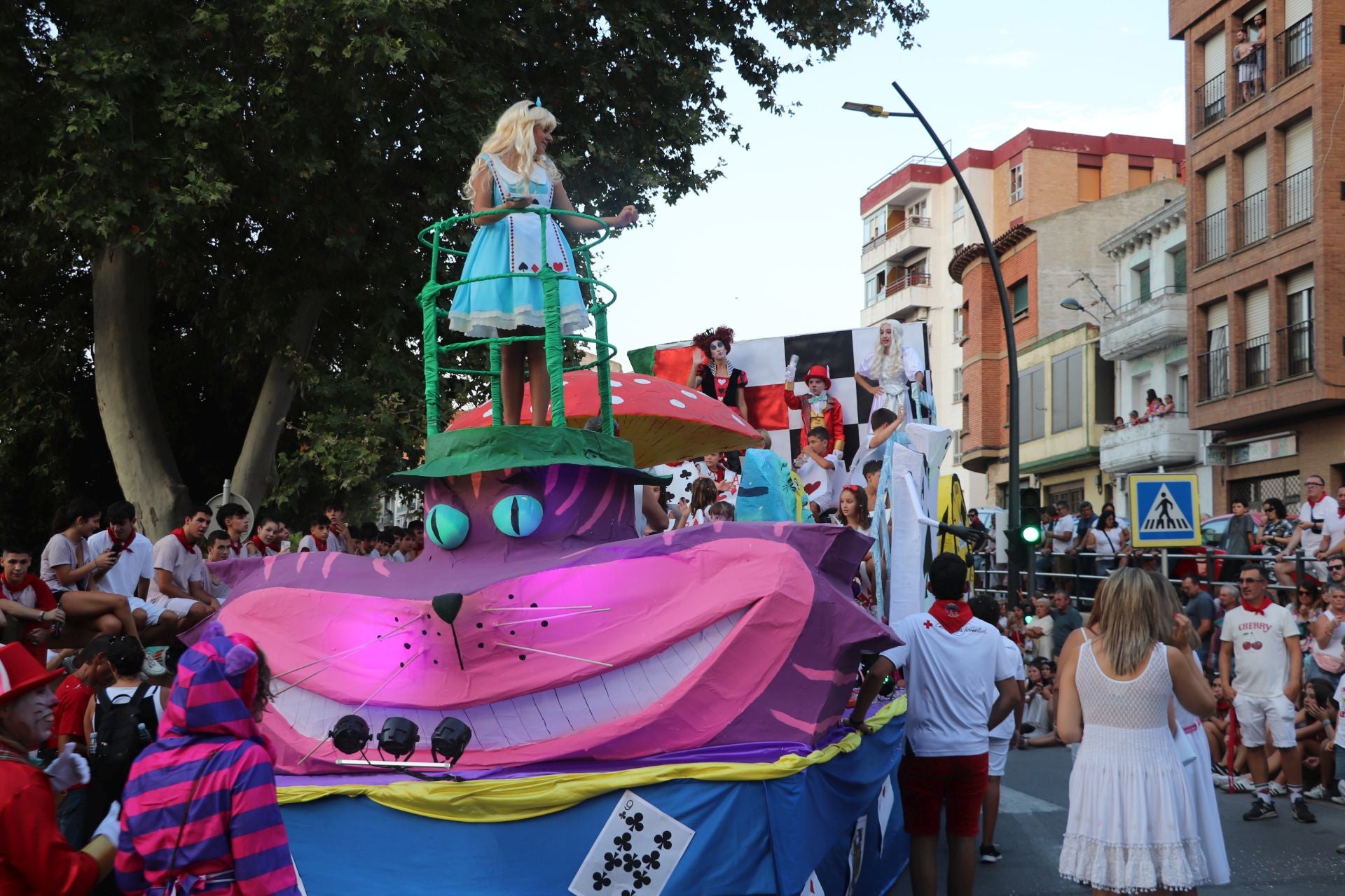 El desfile de carrozas de Alfaro, en imágenes