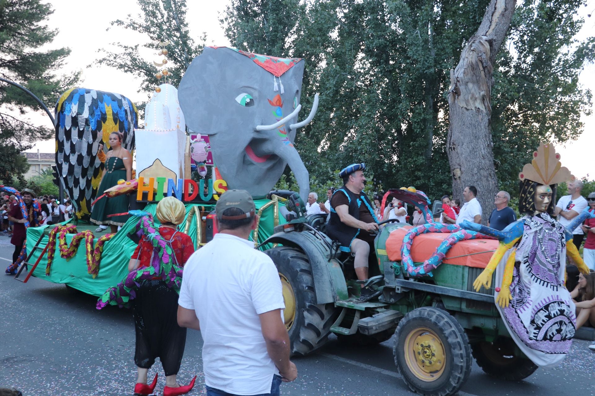 El desfile de carrozas de Alfaro, en imágenes