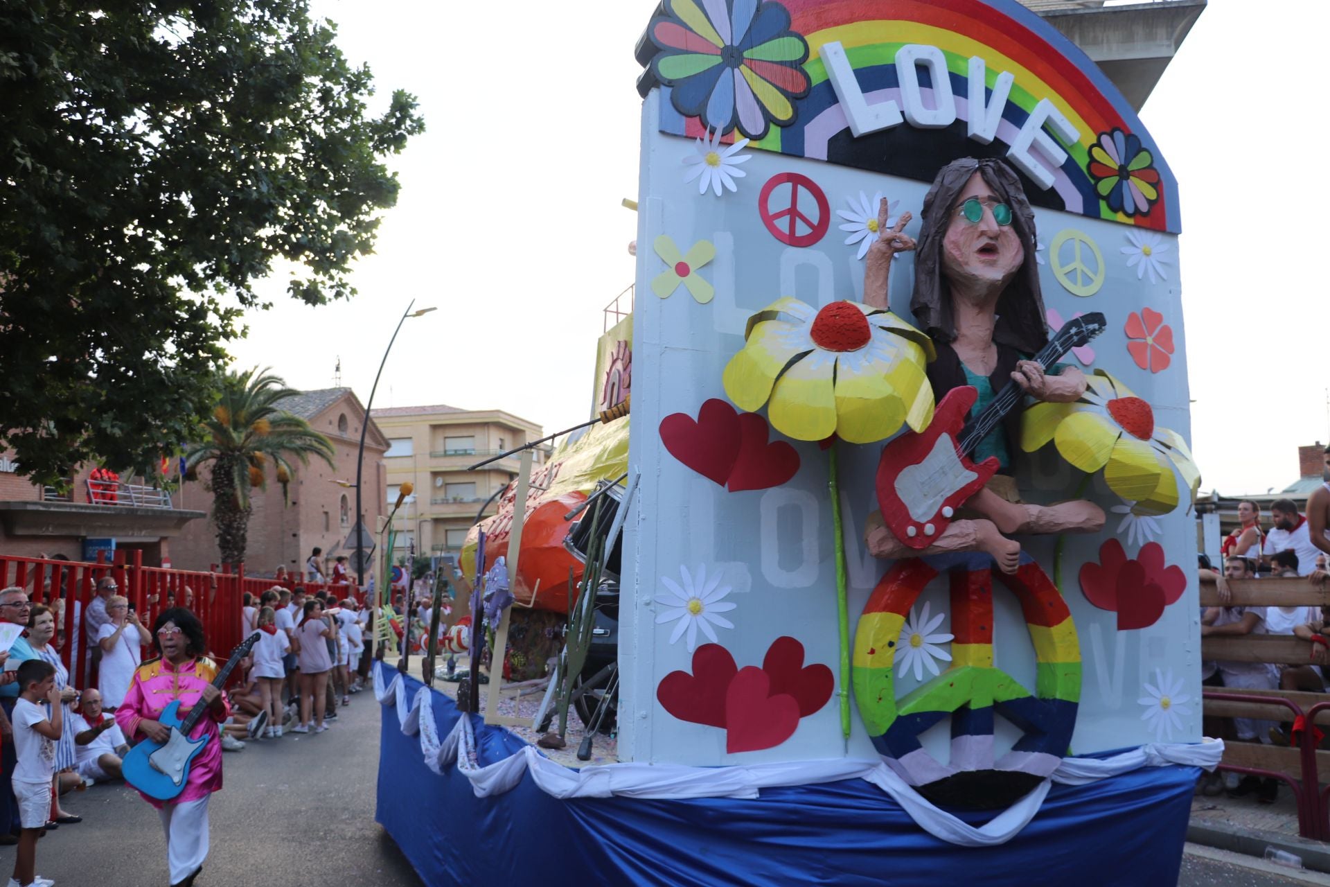 El desfile de carrozas de Alfaro, en imágenes