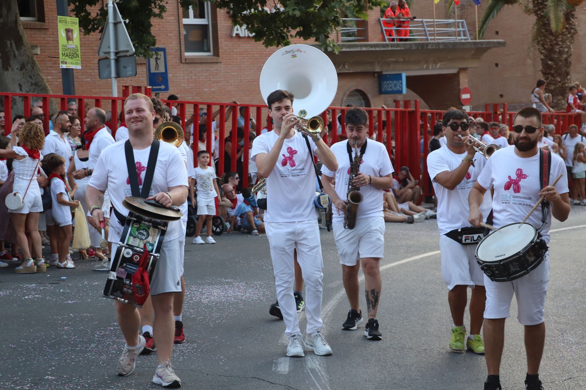 El desfile de carrozas de Alfaro, en imágenes