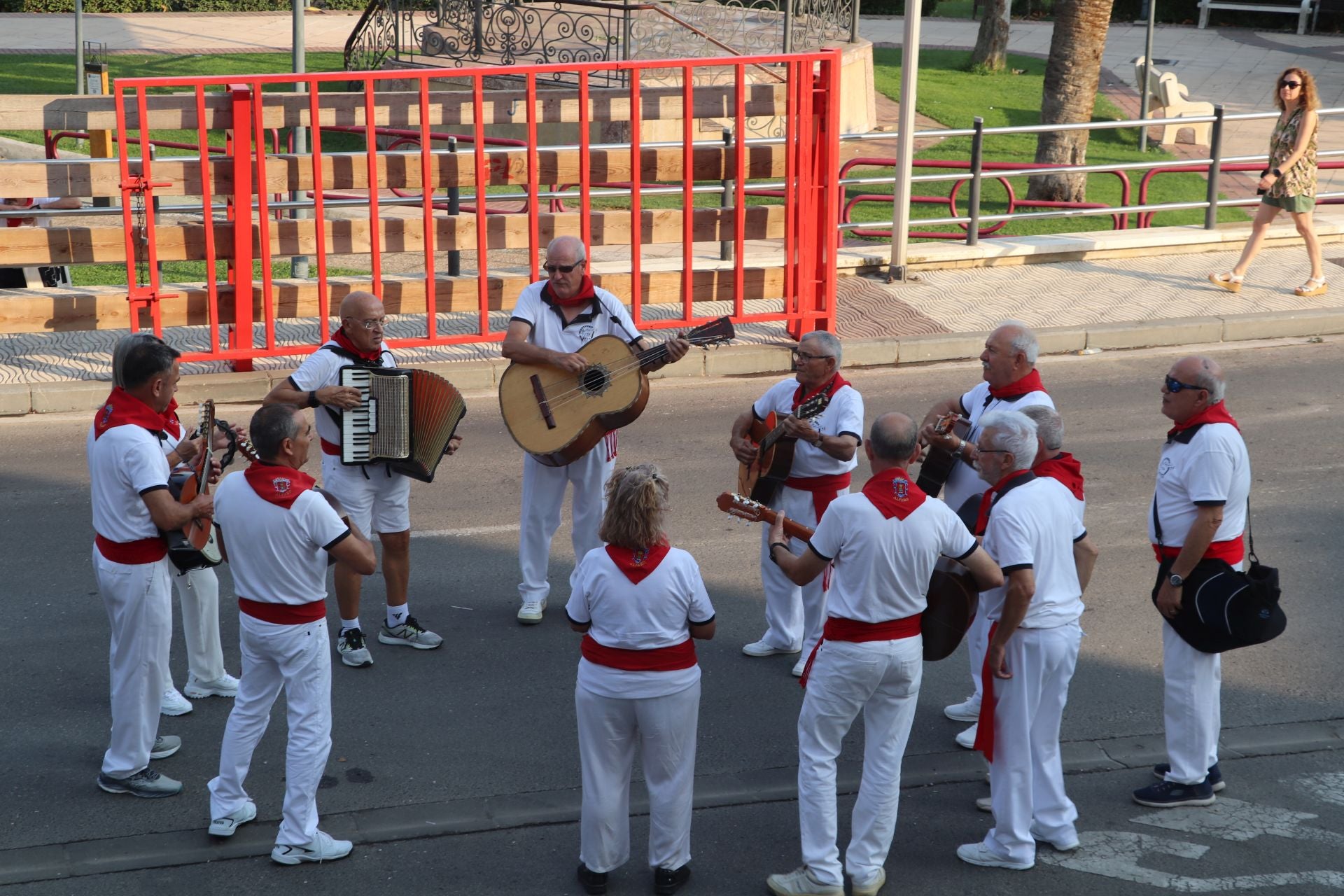 Viernes de fiestas con encierro, pañuelo para los más pequeños y tortillas de papata