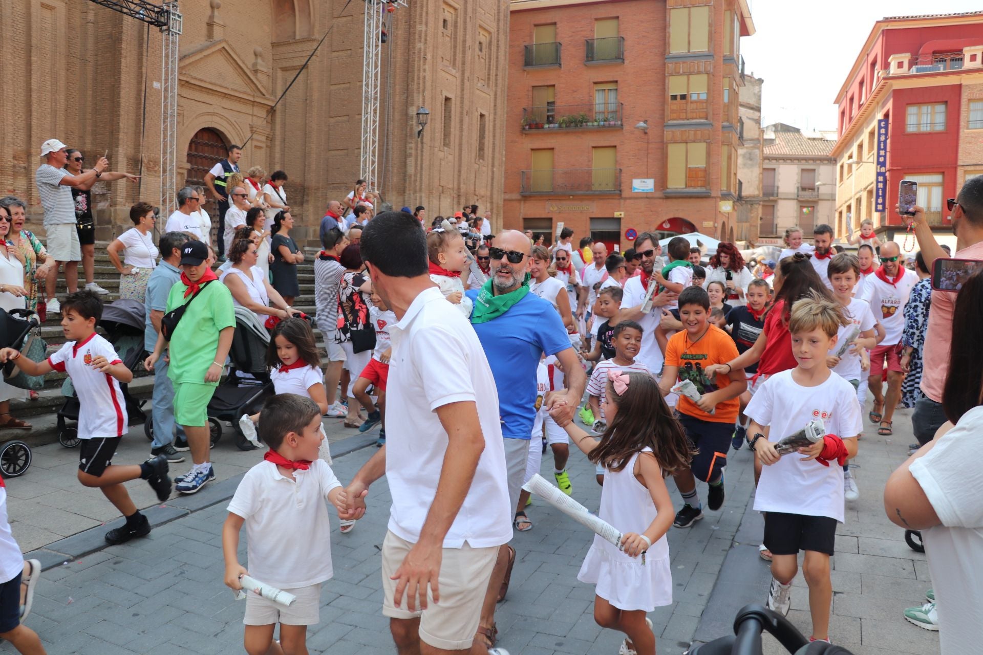 Viernes de fiestas con encierro, pañuelo para los más pequeños y tortillas de papata