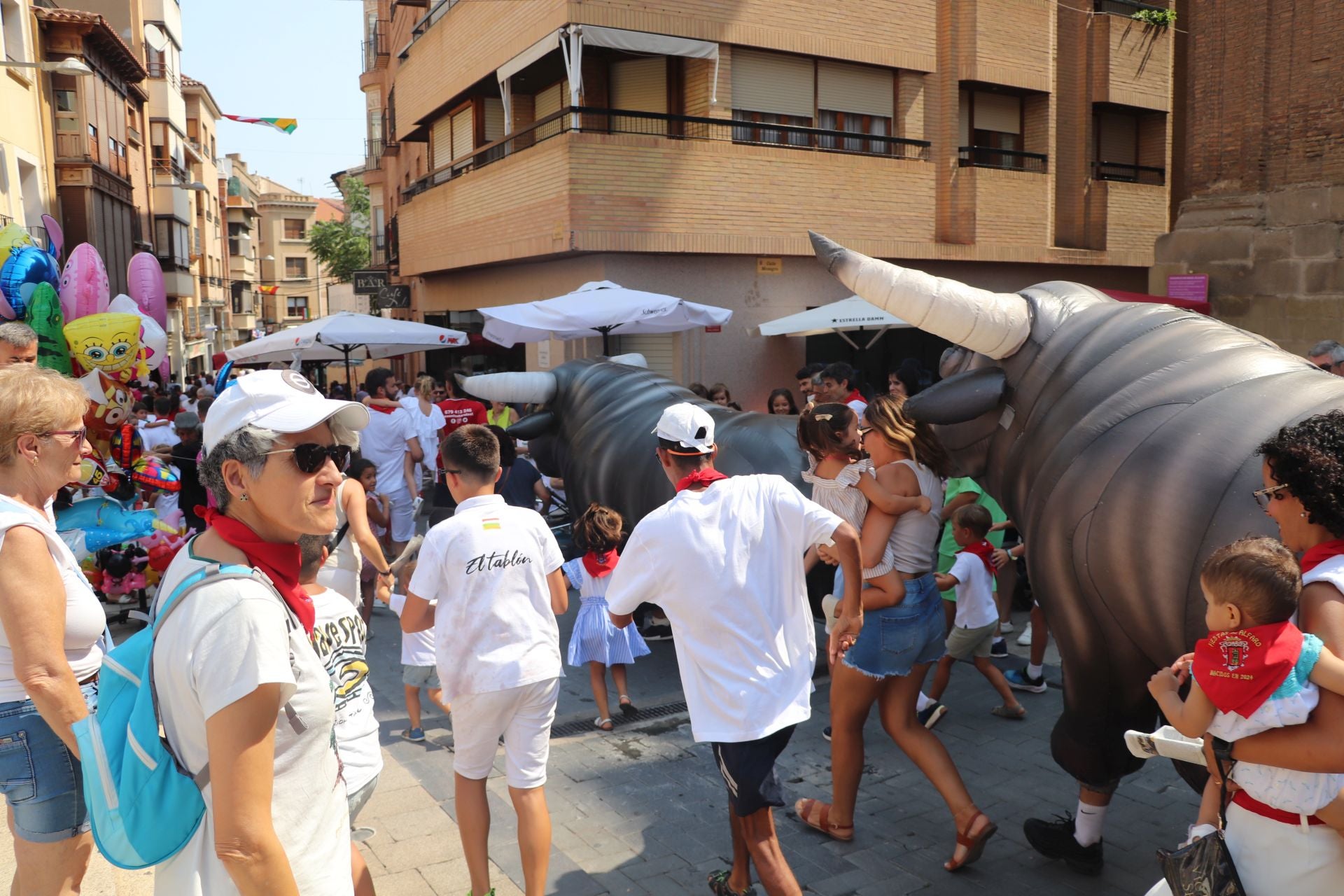 Viernes de fiestas con encierro, pañuelo para los más pequeños y tortillas de papata