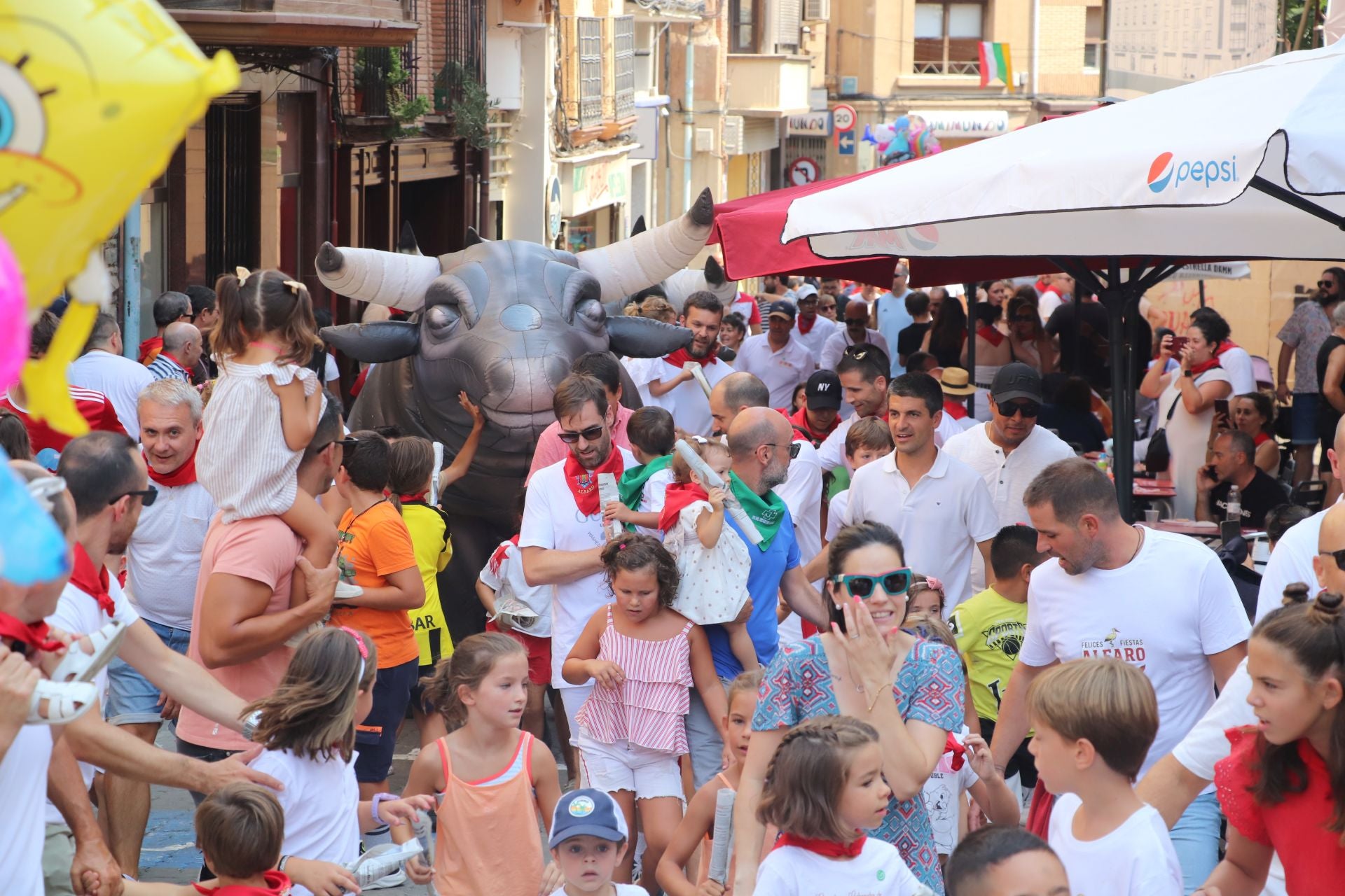 Viernes de fiestas con encierro, pañuelo para los más pequeños y tortillas de papata