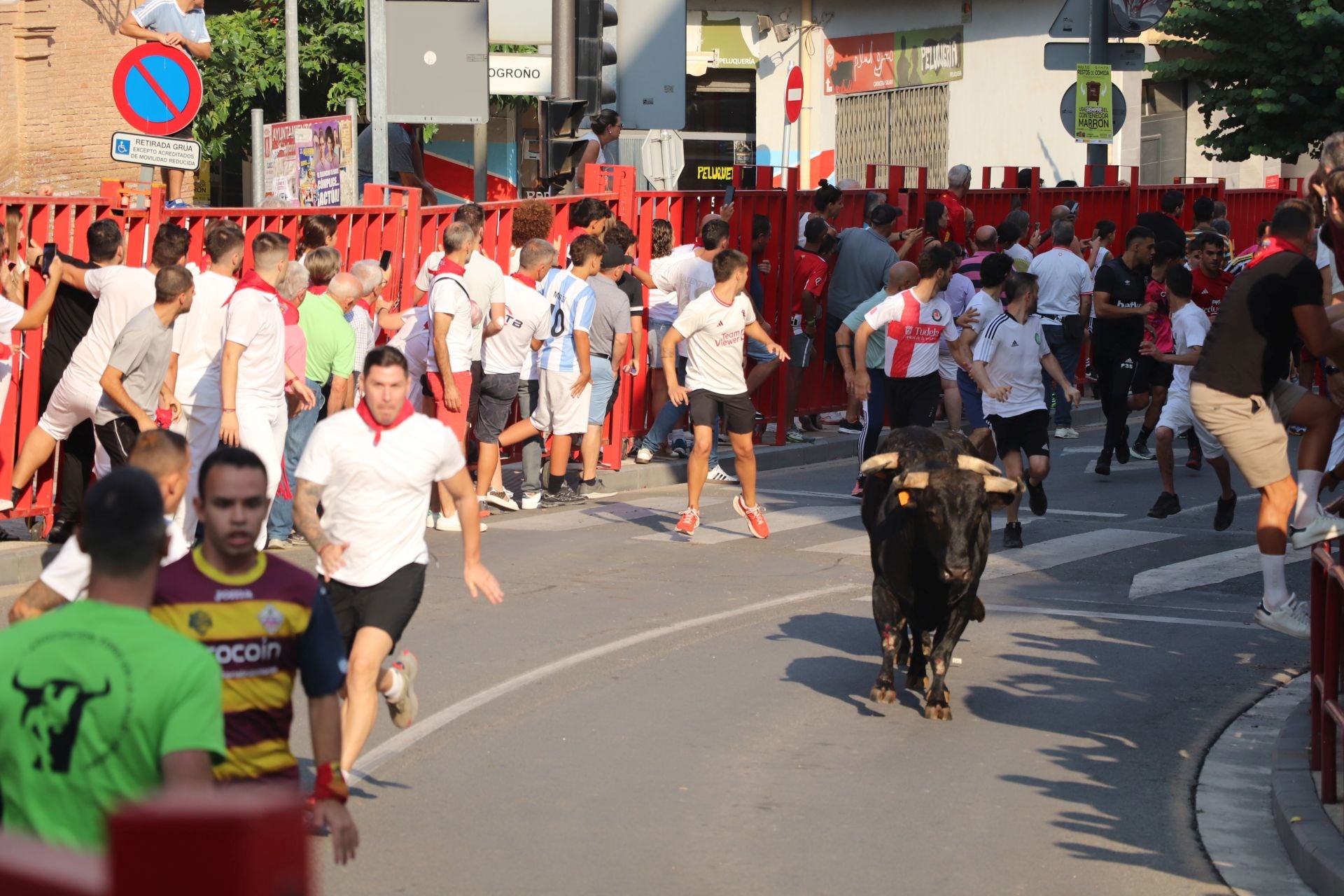 Viernes de fiestas con encierro, pañuelo para los más pequeños y tortillas de papata