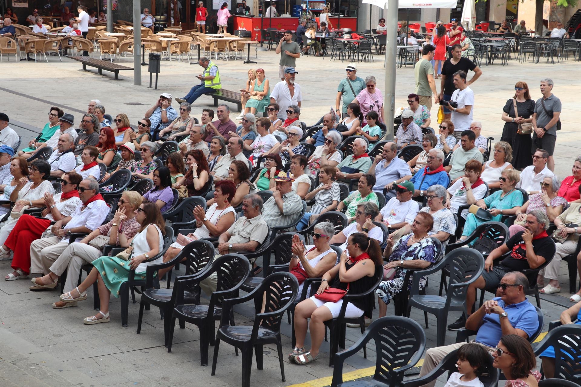 Alfaro honra a sus mayores en el domingo de fiestas