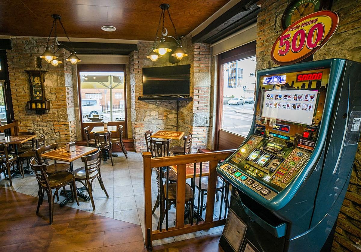 Máquina tragaparreas, en el interior de un bar.