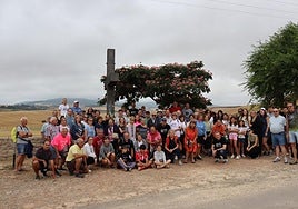 Cerca de un centenar de participantes acudieron ayer al homenaje a 'los valientes'.