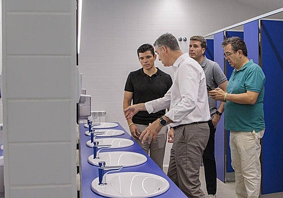 Baños reformados del albergue juvenil de Ezcaray.