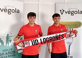 Otaudi y Val, ayer en su presentación, con una bufanda de la UDL.