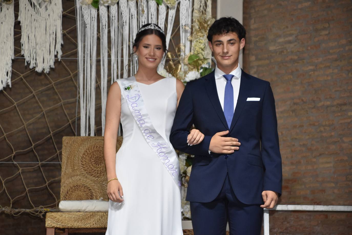 Las imágenes de la coronación de las reinas y damas de Aldenueva