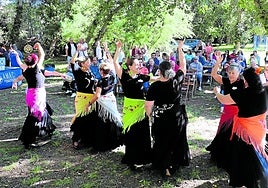 Imagen de la exhibición de Tacones y Puntas en la pasada Marcha a Vico, escuela de todas las edades que actuará el domingo en la plaza.