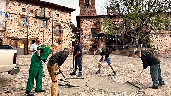 Todos juntos para arreglar la plaza de El Rasillo