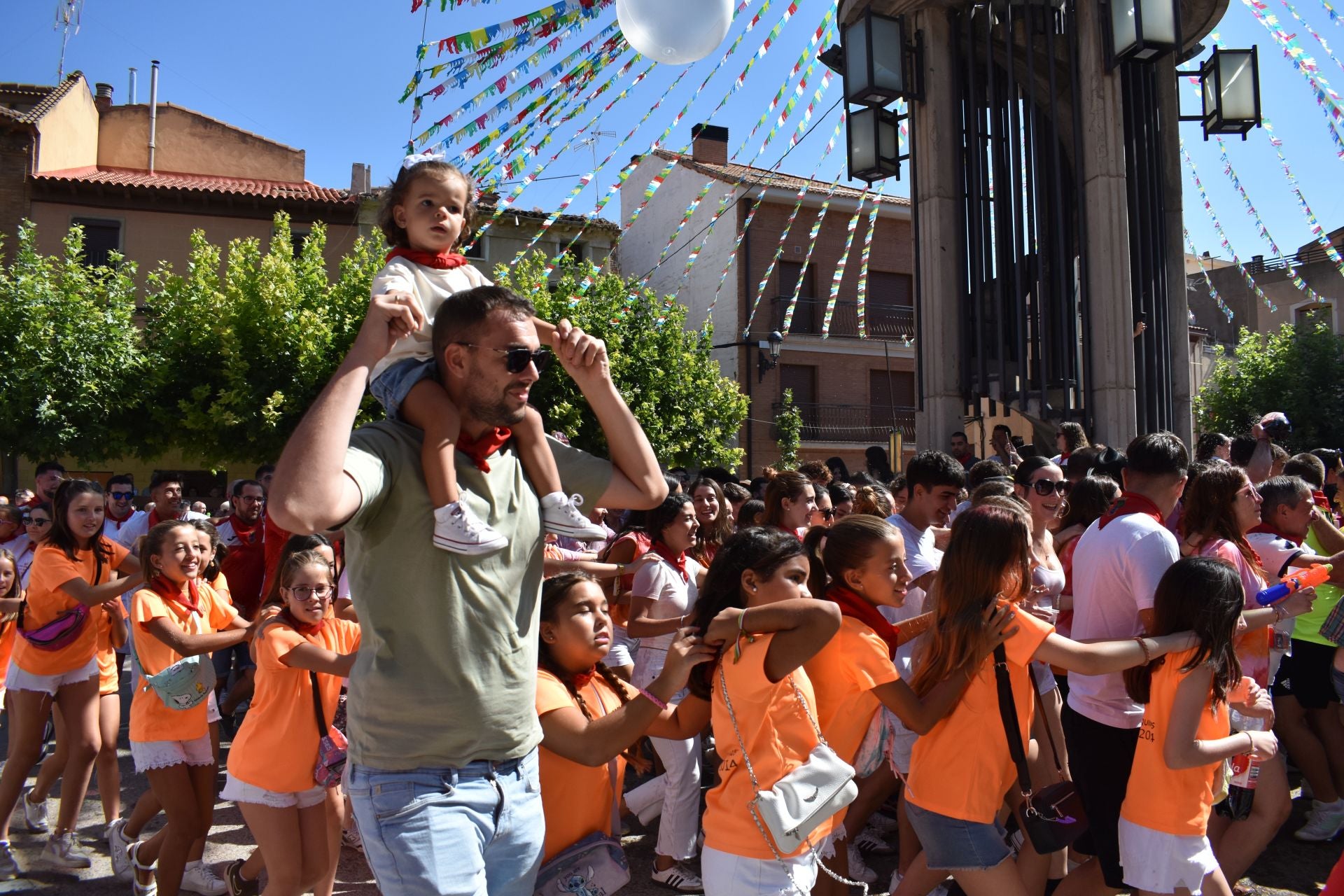 Todo el color de las fiestas de Aldanueva de Ebro