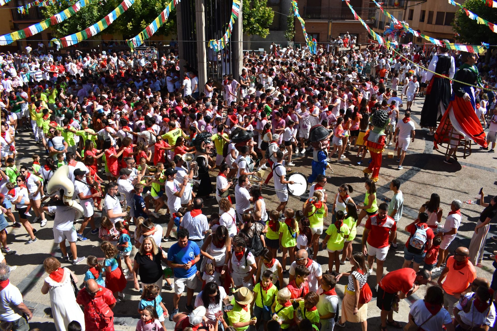 Todo el color de las fiestas de Aldanueva de Ebro