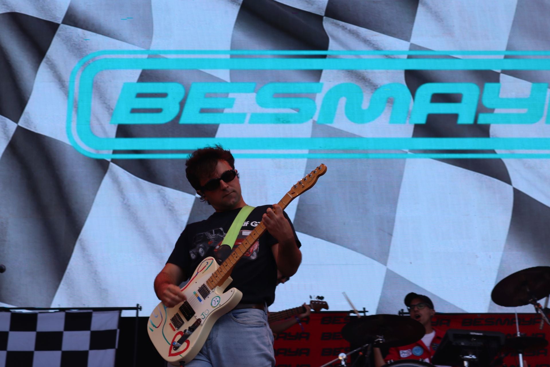 Ambiente festivo en la segunda noche del Ezcaray Fest