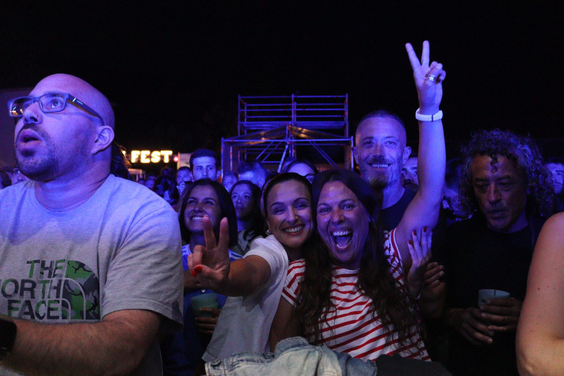 Ambiente festivo en la segunda noche del Ezcaray Fest