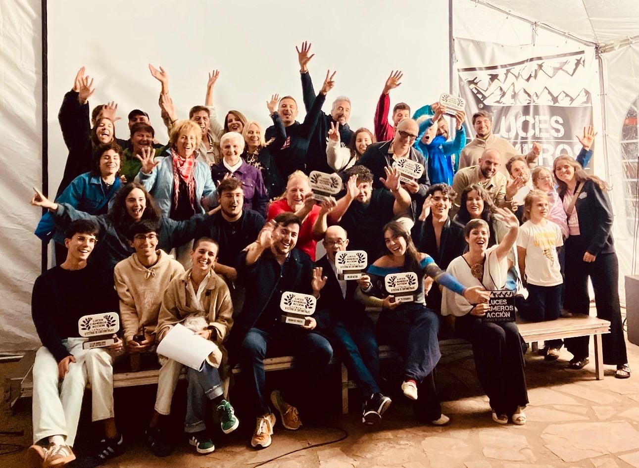 Foto de familia de los premiados y la organización al término del festival el pasado sábado por la noche.