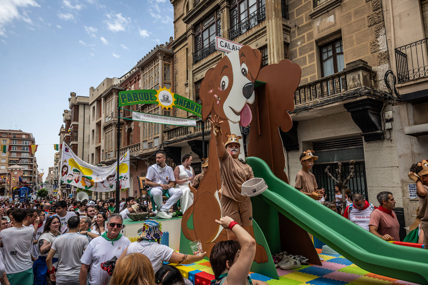 Chupinazo y carrozas: las primeras imágenes de Calahorra en fiestas