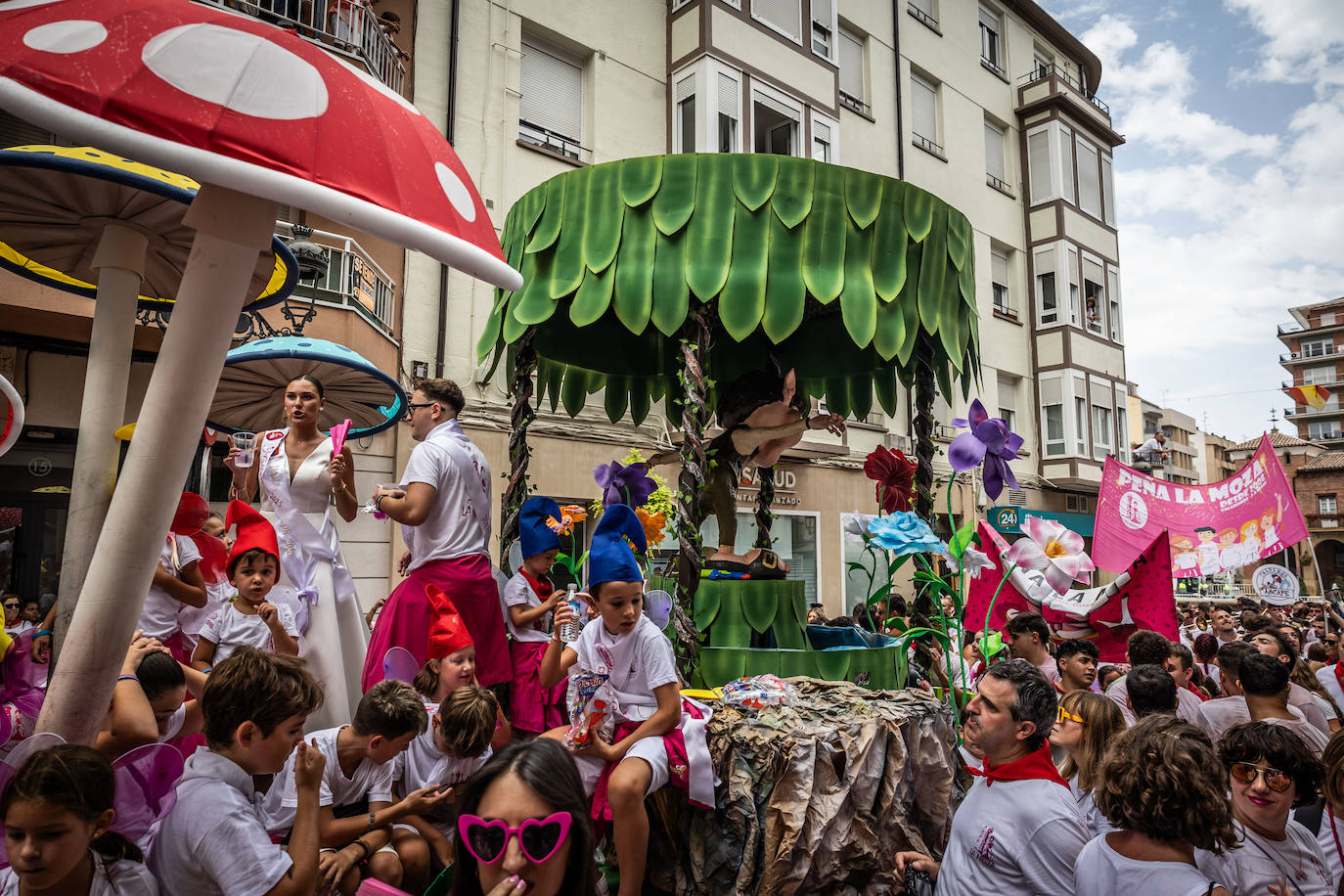 Chupinazo y carrozas: las primeras imágenes de Calahorra en fiestas