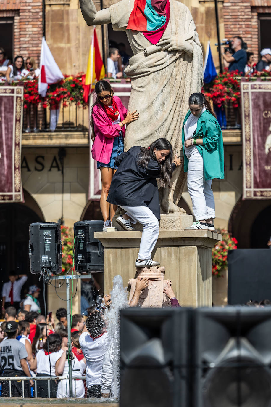 Chupinazo y carrozas: las primeras imágenes de Calahorra en fiestas