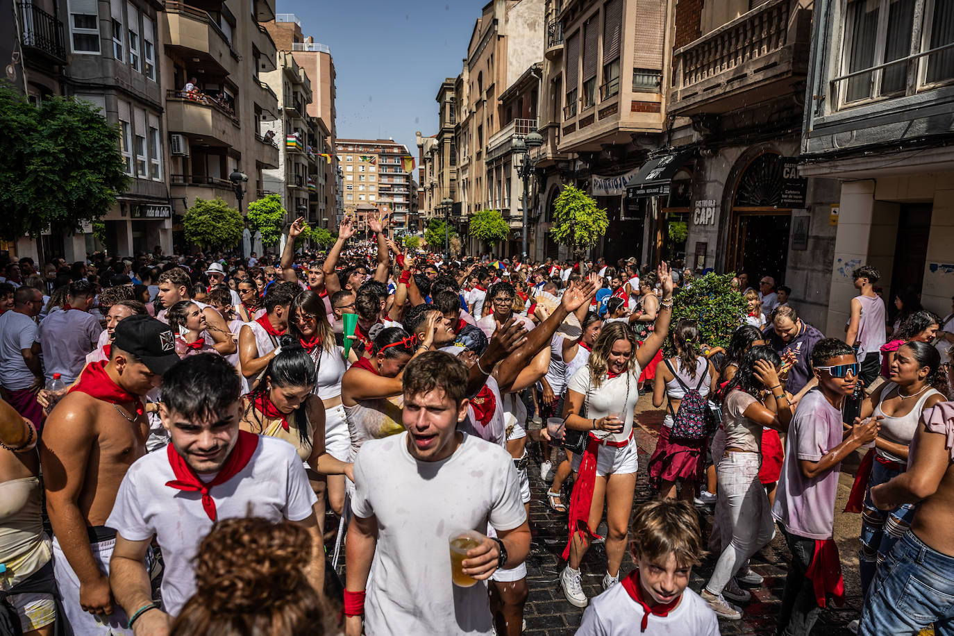 Chupinazo y carrozas: las primeras imágenes de Calahorra en fiestas