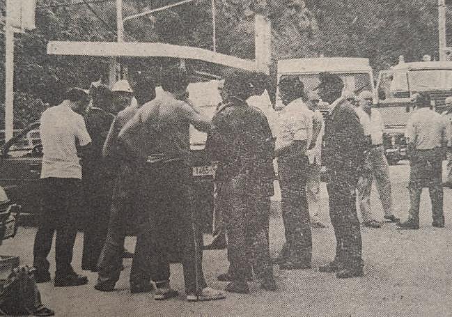 Voluntarios reunidos en la Venta de Goyo durante el incendio.
