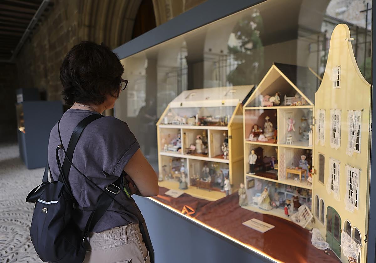 Exposición de miniaturas en la abadía de Cañas
